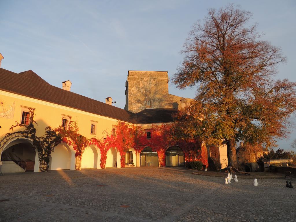 Kirchenwirt Inn Kreuzen  ภายนอก รูปภาพ